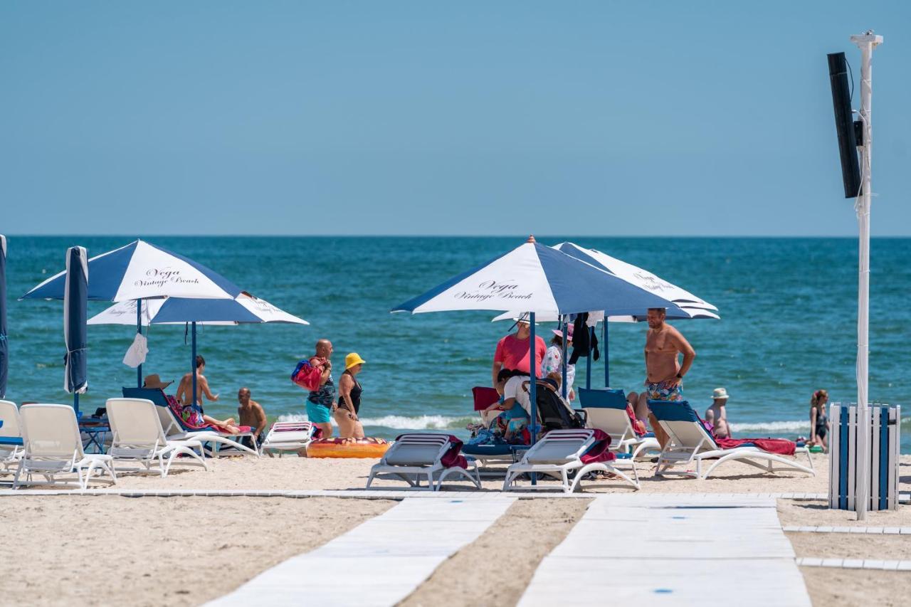 Moonlight Mamaia Apartments Bagian luar foto