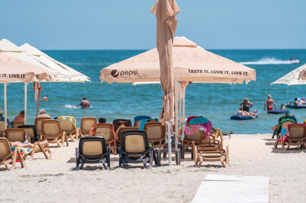 Moonlight Mamaia Apartments Bagian luar foto
