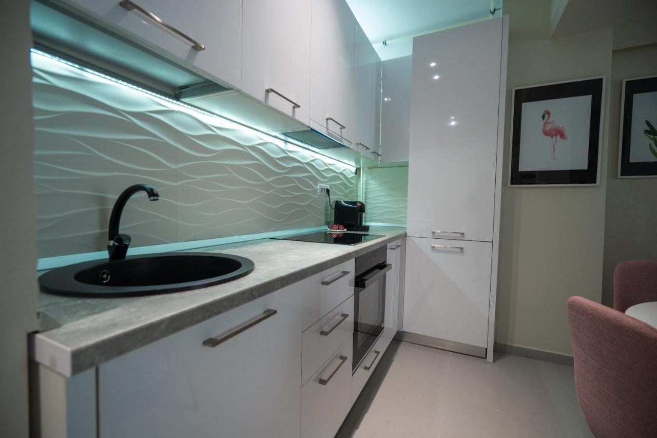 Moonlight Mamaia Apartments Bagian luar foto
