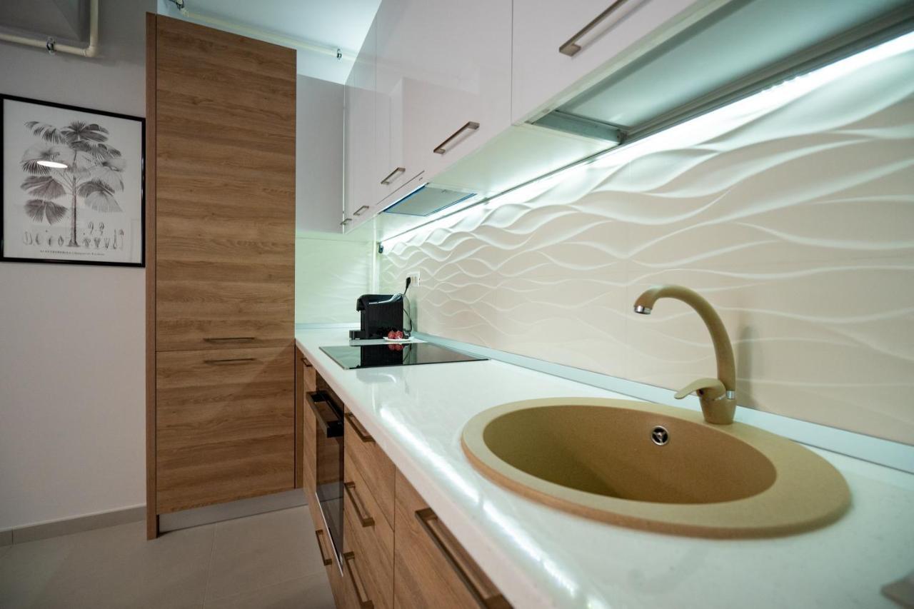 Moonlight Mamaia Apartments Bagian luar foto